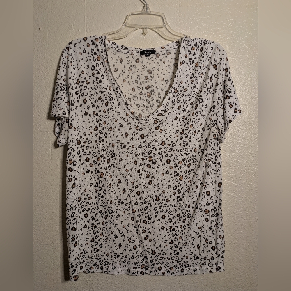 Rails Leopard Print V-Neck Women's Top Size Mediu… - image 1